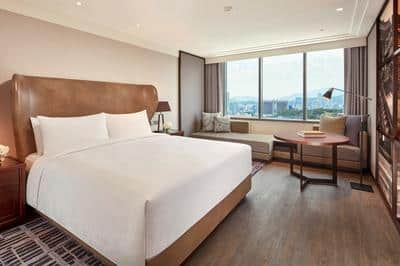 Executive lounge access, Guest room, 1 King, City View