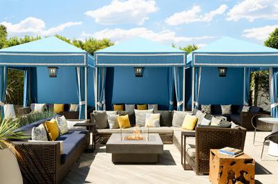 Pool Lounge
