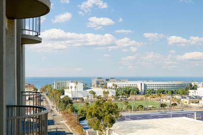 Guest Room, 1 King, Partial Ocean View