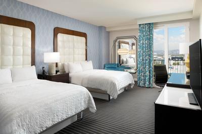 Guest Room, 2 Queen, Partial Ocean View