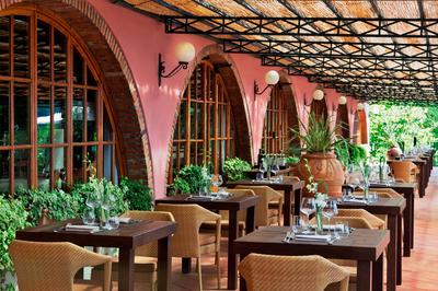 La Veranda Restaurant - Outdoor Seating