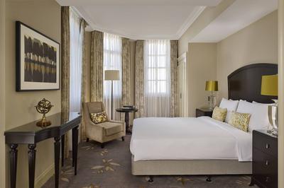Deluxe Suite Queen Bed
