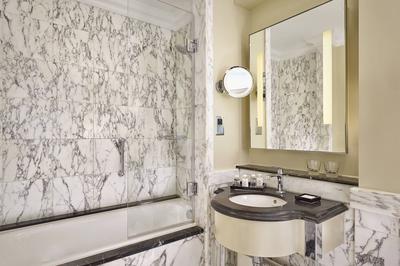 Suite Bathroom