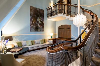 Grand Staircase Suite