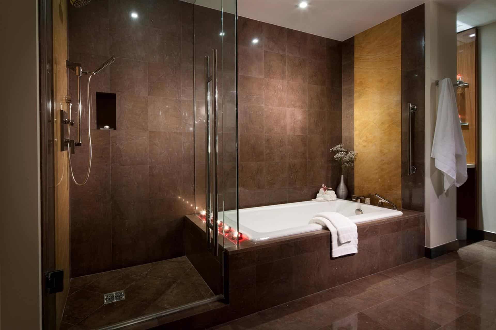 1 Bedroom Suite, 1 King, Corner Room
