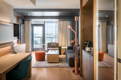 1 Bedroom Suite, 1 King, Partial bay view