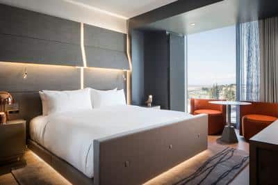 1 Bedroom Suite, 1 King, Partial bay view