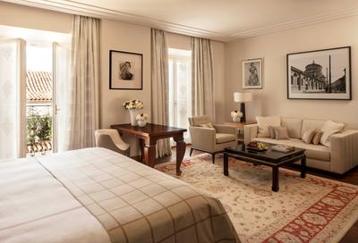 Four Seasons Executive Suite