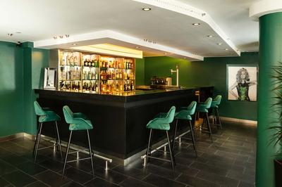 Signature Cocktail Bar