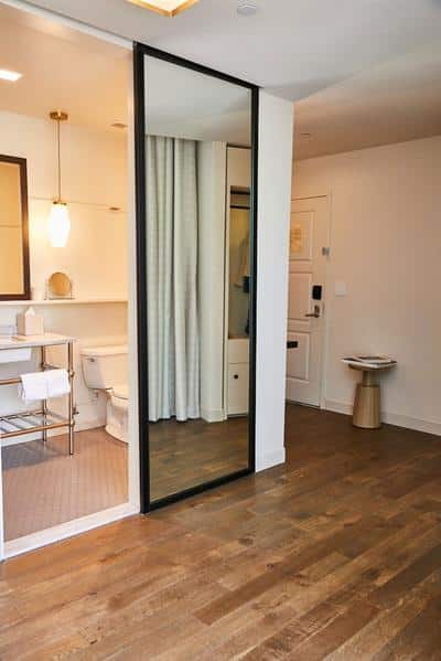 Corner Studio Suite