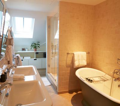 The Coach House - Deluxe Room
