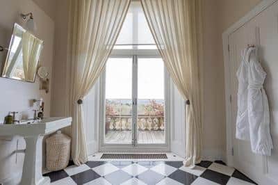 The House - Deluxe Room
