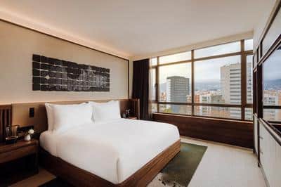 Deluxe City Room