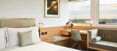 Deluxe Corner Room