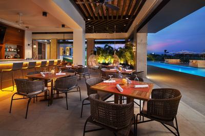AQVA Pool Bar