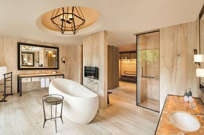 Caroline Astor Estate - Three Bedroom