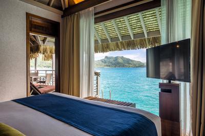 1 King Bed Overwater Villa Beach View