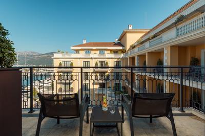 1 King Premium Partial Sea View Balcony