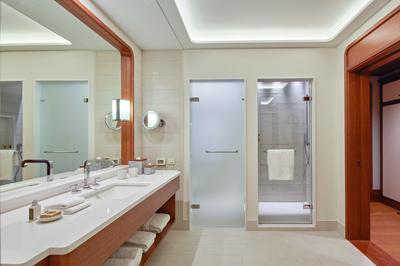 Three-Bedroom Suite Sea View