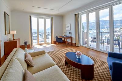 Three-Bedroom Suite Sea View