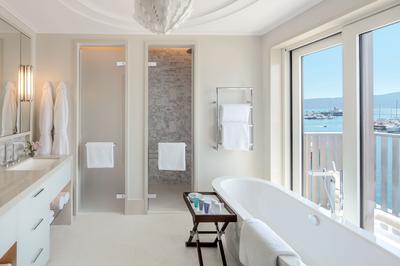 Pool Club Three-Bedroom Suite Sea View