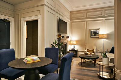 Corner Suite