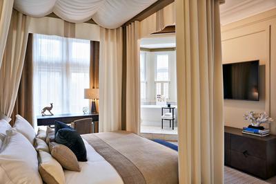 Corner Suite