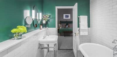 Junior Suite bathroom (room 375)