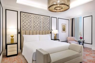 Governors Suite, 1 King, Skyline View