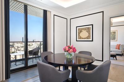 Metropolitan Suite, 1 King, City View, Balcony