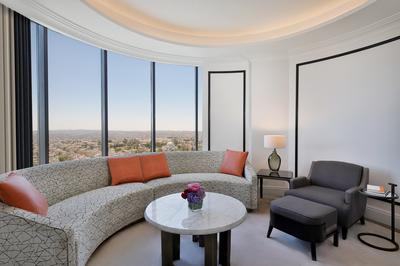 Governors Suite, 1 King, Skyline View