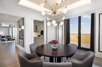 Caroline Astor Suite, 1 King, Skyline View, High Floor