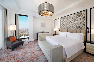 Metropolitan Suite, 1 King, City View, Balcony