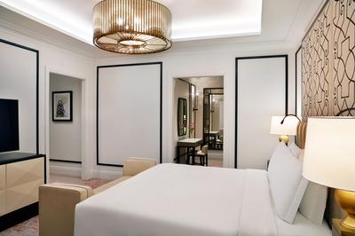 Governors Suite, 1 King, Skyline View