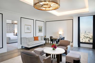 Caroline Astor Suite, 1 King, Skyline View, High Floor