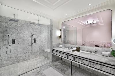 John Jacob Astor Suite, 1 King, Skyline View, High Floor, Balcony