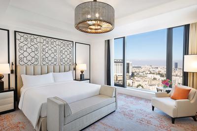 Caroline Astor Suite, 1 King, Skyline View, High Floor