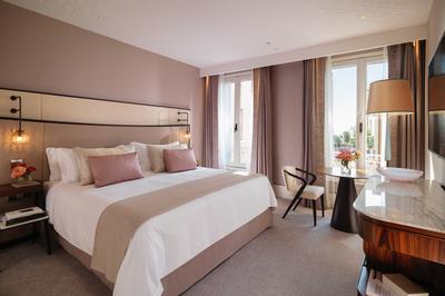 Canal Side View Room