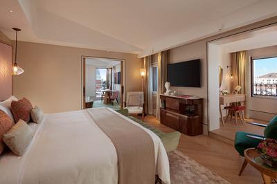 Penthouse Suite