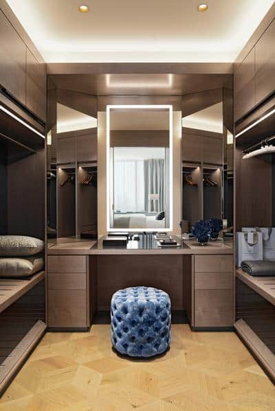 Suite Walk-in Closet