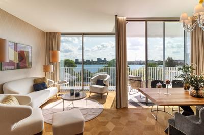 Senator Suite