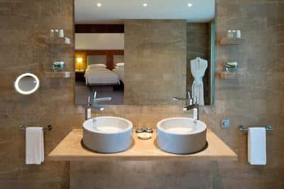 2 Twin Beds