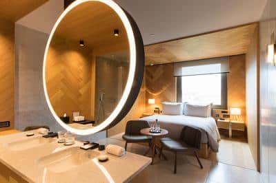 1 King Bed Sphere