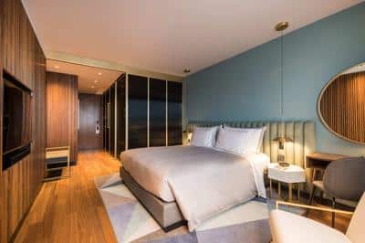 1 King Bed Infinity