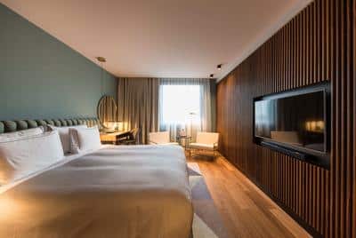 1 King Bed Infinity