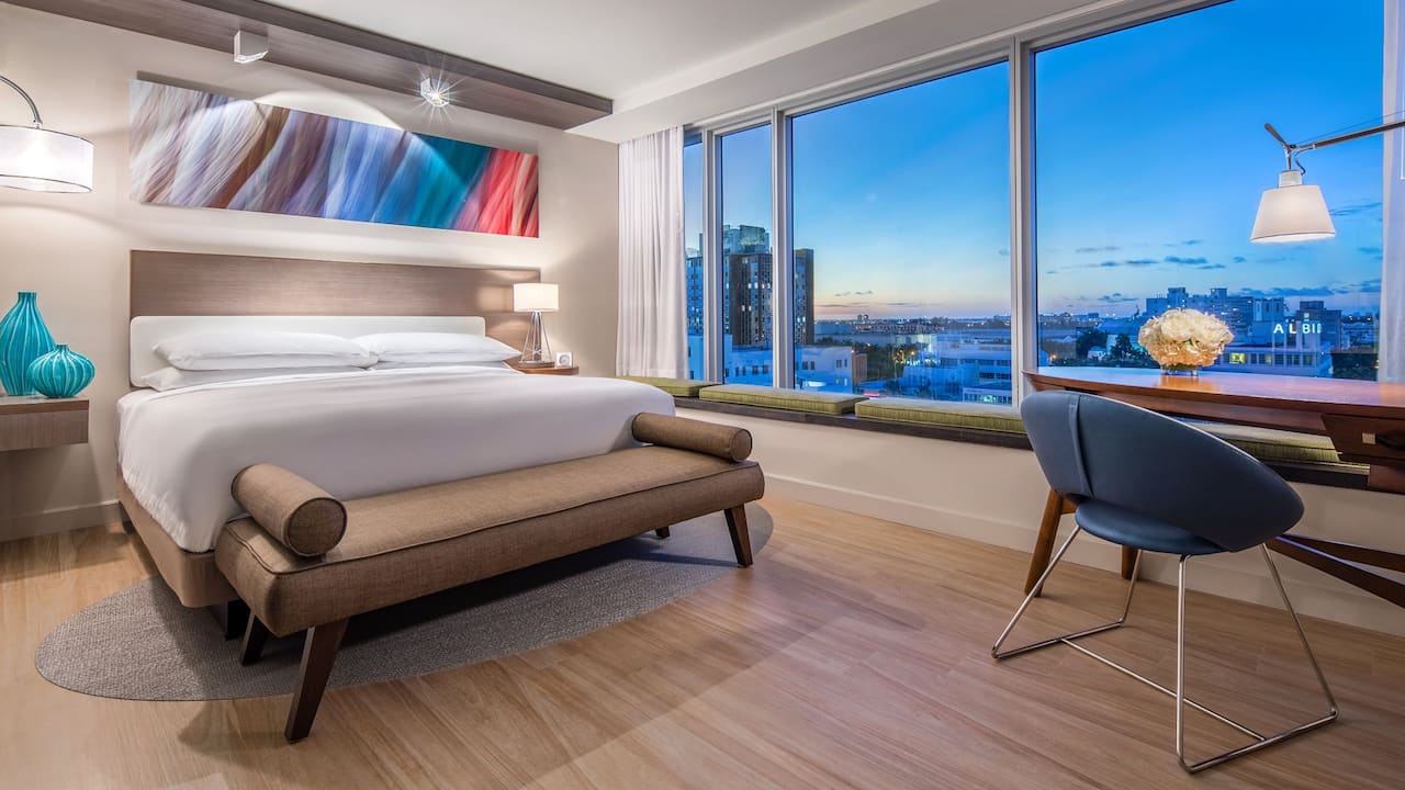 1 King Bed City View