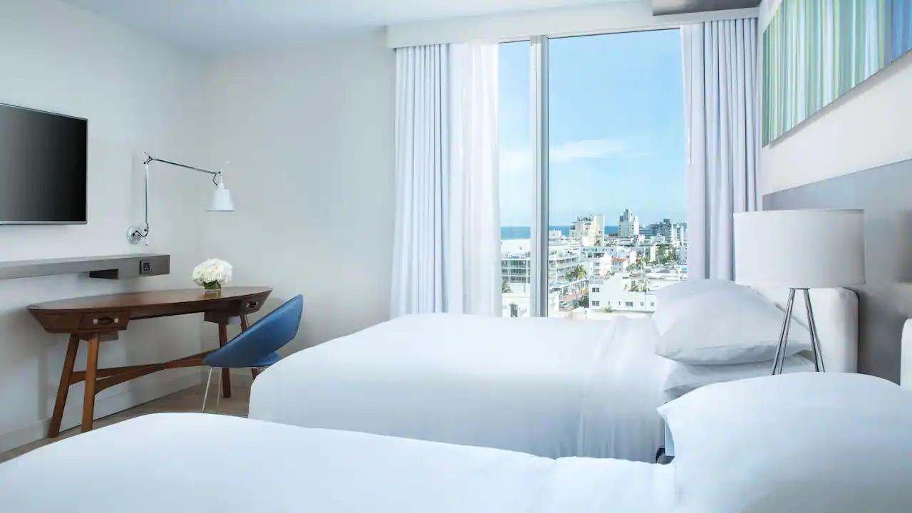 2 Queen Beds City View (Accessible)