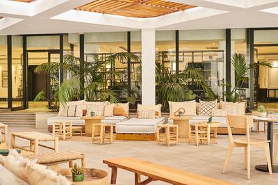 Pool Bar