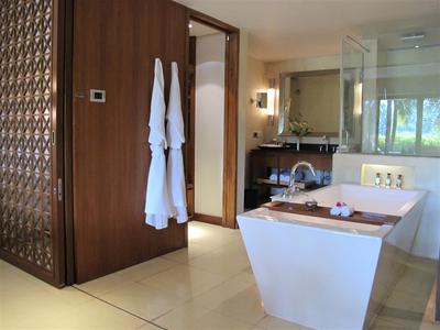 One King Bed Terrace Room / One King Bed Terrace Room with ADA Shower