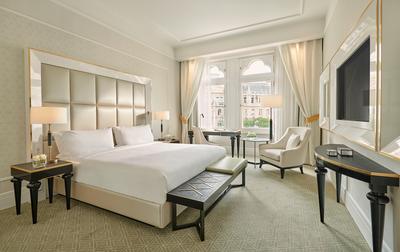 1 King Bed City View Deluxe
